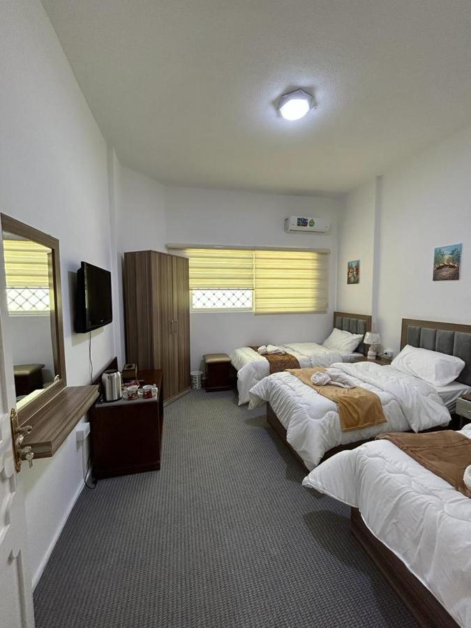 Petra Pass Hostel ワディ・ムーサ エクステリア 写真